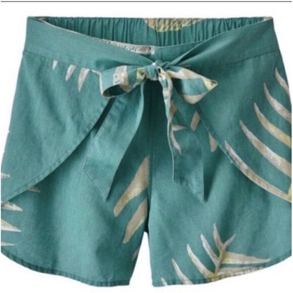 EXCELLENT CONDITION WOMEN’S MEDIUM PATAGONIA “WRAPAROUND” GARDEN ISLAND 4” SHORT - Picture 1 of 9